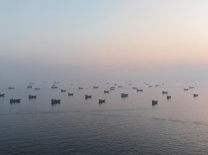 AS Mau Damai dengan Iran, Trump Sebut Kapal Tanker Mulai Lewati Selat Hormuz