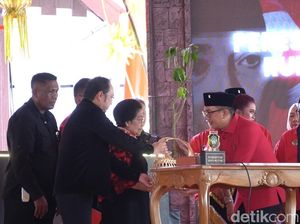 Ini Makna di Balik Penyerahan Bibit Pohon Pule dari Megawati