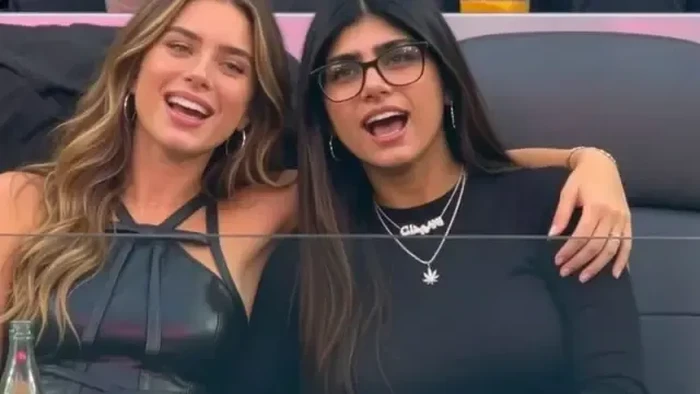 Di media sosial, viral foto di mana Mia Khalifa dan Lana Rhoades menyaksikan pertandingan Piala Dunia Inggris vs Amerika Serikat. Namun, Khalifa membantahnya.
