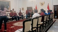 Momen Gibran Buka Pintu Dialog dengan Massa Mahasiswa di Kantor Wapres