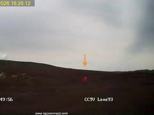 Viral Wisatawan Naik Gunung Anak Krakatau, BKSDA: Bukan Destinasi Wisata