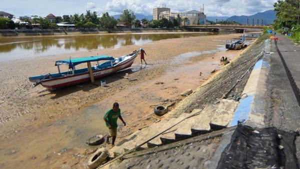 Pendangkalan Sungai Hambat Nelayan Pergi Melaut
