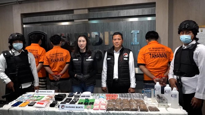 Polisi Bongkar Home Industry Narkoba Sinte di Jaktim, 2 Orang Ditangkap Polda Metro Jaya membongkar home industry narkoba di Jaktim, dan menangkap dua pelaku. (dok. ist)