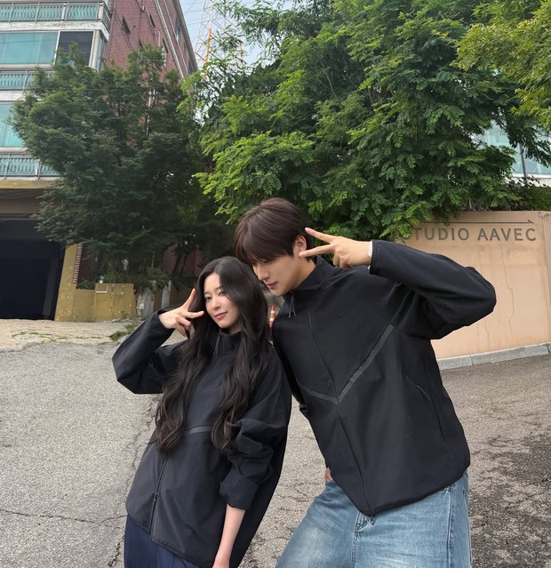 Potret Kim Min Joo dan Moon Sang Min/ Foto: instagram.com/_sangmxn_ Kim Min Ju meninggalkan komentar manis dalam postingan terbaru Moon Sang Min terkait drama 'Beauty in The Beast'.