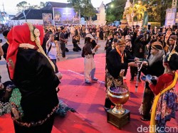 Kirab Pusaka Grebeg Suro di Ponorogo Diserbu Ratusan Ribu Warga