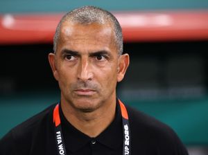Tunisia Pecat Pelatih Sabri Lamouchi Usai Dibantai Swedia 1-5?