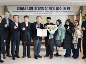 Kepala BPJPH Raih Gelar Profesor Kehormatan dari Silla University Kosel