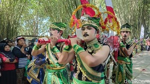 Tradisi Grebeg Suro di Kaki Semeru Lumajang