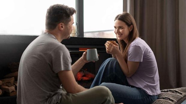 Manfaat rutin deep talk dengan pasangan / Foto: Magnific / Magnific Contoh deep talk dengan pasangan