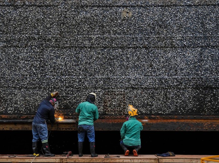 Melihat Perbaikan Infrastruktur Terusan Panama Workers of the Panama Canal Authority carry out maintenance work inside the locks' tunnels during a media visit as the Gatun Locks undergo maintenance at the Panama Canal, in Colon, Panama, June 15, 2026. REUTERS/Enea Lebrun TPX IMAGES OF THE DAY