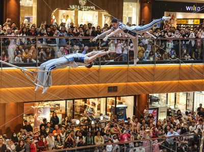 Aksi Flying Trapeze Meriahkan Libur Sekolah di Jakarta