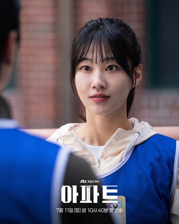 Potret Ha Yoon Kyung dalam drama 'The Apartment Job'/ Foto: instagram.com/jtbcdrama Peran Ha Yoon Kyung dalam drama 'The Apartment Job' menemukan batu loncatan untuk merealisasikan mimpinya menjadi pengacara di firma hukum ternama.