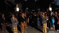 Pria Berkebaya Saat Kirab 1 Suro Viral, Benarkah Sudah Diizinkan oleh Mangkunegaran?
