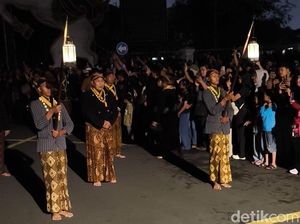 Pria Berkebaya Saat Kirab 1 Suro Viral, Benarkah Sudah Diizinkan oleh Mangkunegaran?