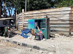 Soroti Garasi Viral, Farhan Tegaskan Trotoar untuk Pejalan Kaki