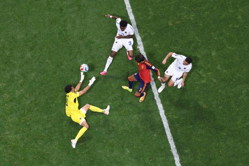 ATLANTA, GEORGIA - JUNE 15: Ferran Torres #7 of Spain shoots against Vozinha #1, Diney Borges #3 and Pico Lopes #4 of Cabo Verde during the FIFA World Cup 2026 Group H match between Spain and Cabo Verde at Atlanta Stadium on June 15, 2026 in Atlanta, Georgia.   Justin Setterfield/Getty Images/AFP (Photo by Justin Setterfield / GETTY IMAGES NORTH AMERICA / Getty Images via AFP)