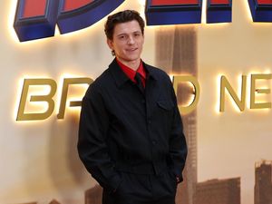 Tom Holland Akui Dijauhkan Marvel Terkait Avengers