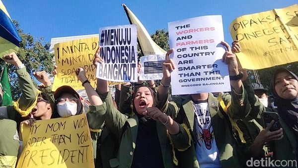 Demo Mahasiswa Depan Gedung Grahadi