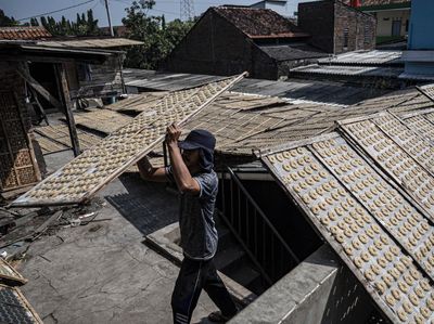Dari Kerupuk hingga Industri Rumahan, KUR Perkuat Napas UMKM Indonesia