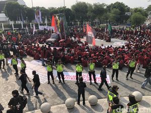 Mahasiswa Gelar Aksi Merahkan Titik Nol Km Jogja Sore Ini