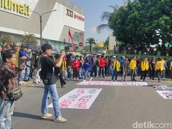 Blokir Jalur Puncak, Mahasiswa Cianjur Demo Soroti MBG-Ekonomi RI