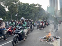 Demo Mahasiswa di Grahadi Bubar, Jalan Gubernur Suryo Kembali Dibuka