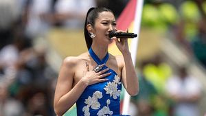 7 Gaya EJAE Pakai Sneakers di Opening Piala Dunia 2026, Alasannya Bikin Salut