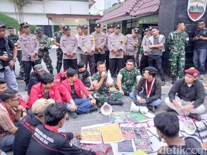 GMNI Demo di Kodim 0201/Medan, Soroti Peran TNI di Sektor Sipil