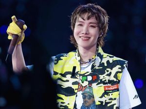 Gaya J-Hope BTS Pakai Vest Pertamina Enduro VR46, Auto Bikin Salfok