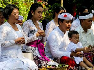 Hari Kemenangan Dharma, Umat Hindu Gelar Ibadah Galungan dengan Penuh Hikmat di Depok
