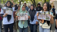 Warga Tompegunung Pati Geruduk Kantor Bupati Protes Jalan Rusak Puluhan Tahun