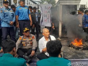 Waket DPRD Sumut Temui Massa Mahasiswa, Janji Sampaikan Tuntutan ke Pusat