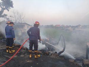Kios Tambal Ban di Arteri Porong Ludes Terbakar, Kerugian Rp 300 Juta