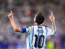 Video: Argentina Menang 3-0 vs Aljazair, Messi Hattrick!