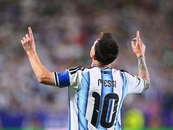 Messi Tersanjung Lewati Gol Ronaldo