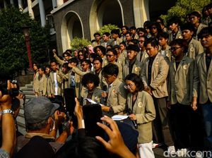 Mahasiswa UGM soal Alasan Geruduk Acara Diskusi: Bawa Pejabat ke Jalan