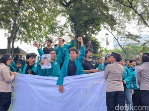 Mahasiswa Demo di Gedung DPRD Sumut, Tuntut MBG-Kopdes Dihentikan