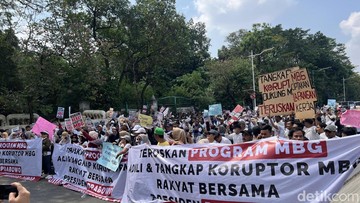 Massa Gelar Aksi di Patung Kuda, Dukung MBG Dilanjutkan