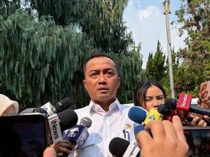 Mensesneg Sebut Prabowo Ikut Kebijakan Jumat WFH: H-nya Bisa Diganti Hambalang