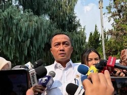 Mensesneg Sebut Prabowo Ikut Kebijakan Jumat WFH: H-nya Bisa Diganti Hambalang
