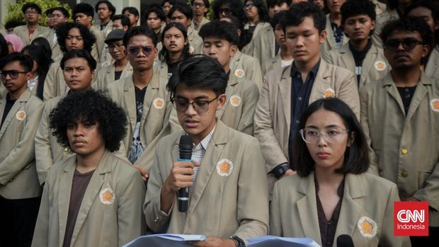 Massa mahasiswa UGM menyebut acara diskusi kopdar yang menghadirkan tiga pejabat negara di Joglo GIK UGM dan mereka geruduk pada Senin (15/6) malam bukanlah forum 'genuine'.