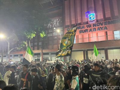 Euforia Suporter Peringati HUT ke-99 Persebaya