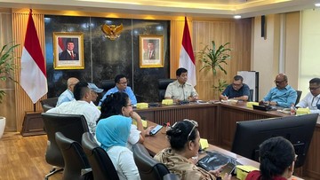 Massa yang Tuntut Lanjutkan MBG Bertemu Wamensesneg, Ini yang Dibahas