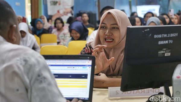 Posko SPMB Jadi Tempat Konsultasi Orangtua Murid