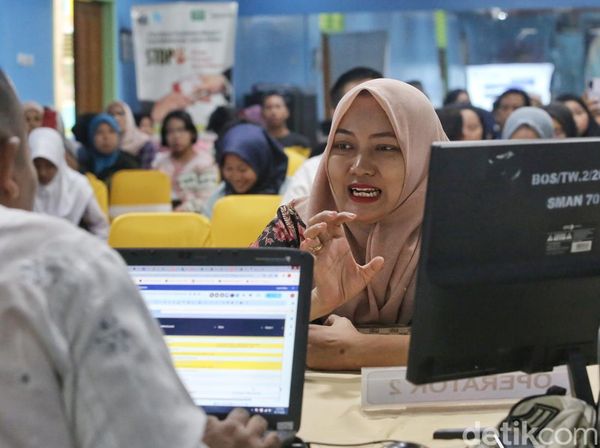 Posko SPMB Jadi Tempat Konsultasi Orangtua Murid
