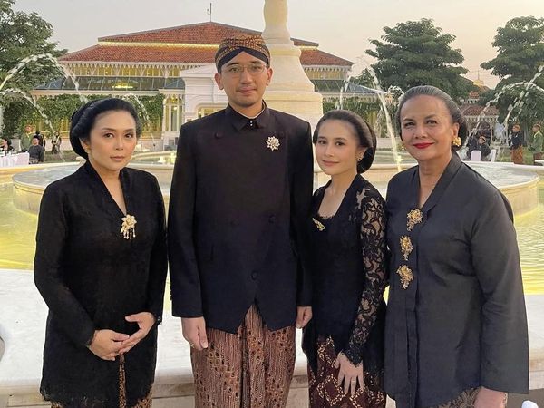 Ketika Prilly Latuconsina dan Raline Shah Malam 1 Suro di Pura Mangkunegaran