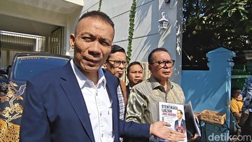 Rismon Temui Jokowi, Bawakan Buku 'Otentifikasi Ijazah Joko Widodo'