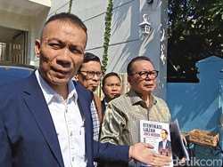 Rismon Temui Jokowi, Bawakan Buku Otentikasi Ijazah Joko Widodo