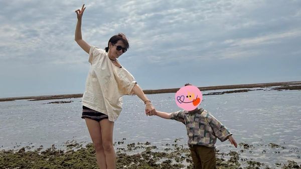 Family Goals! Son Ye Jin Pamer Foto Liburan Bareng Anaknya dan Hyun Bin