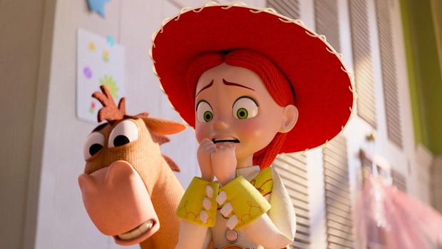 TOY STORY 5 (2026) Kisah Woody dan Buzz serta para mainan yang bisa hidup dan berpetualang kembali hadir dalam Toy Story 5. Film animasi ini masih diisi suara oleh Tom Hanks, Tim Allen, dan Joan Cusack. © 2026 Disney/Pixar. All Rights Reserved.